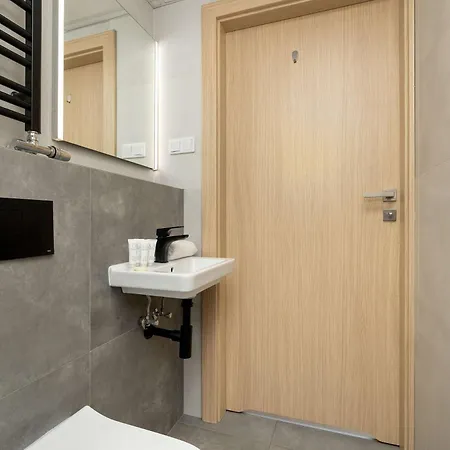 Spacious For 2 People By Renters 公寓