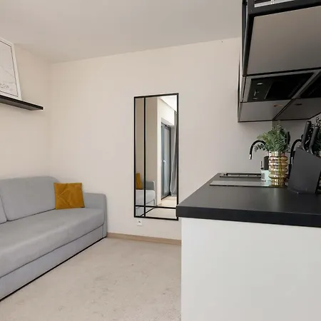 Apartment Spacious For 2 People By Renters
