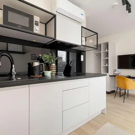 Spacious For 2 People By Renters Kraków