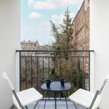 Spacious For 2 People By Renters Appartamento *