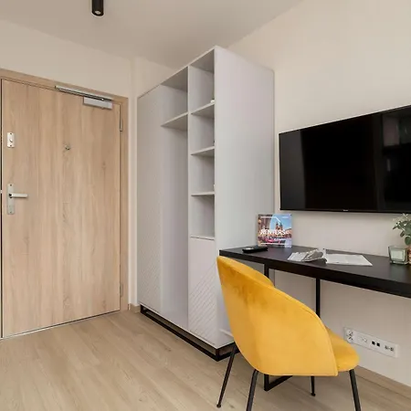 Spacious For 2 People By Renters